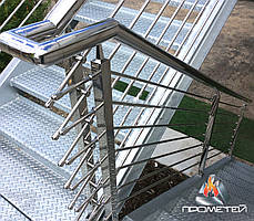 Металеві сходи на другий поверх