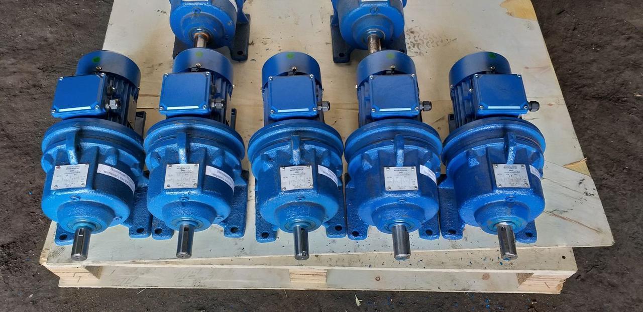 Мотор-редуктор 4МП25-16 з 0,18 квт 3000 об.хв АИР56А2