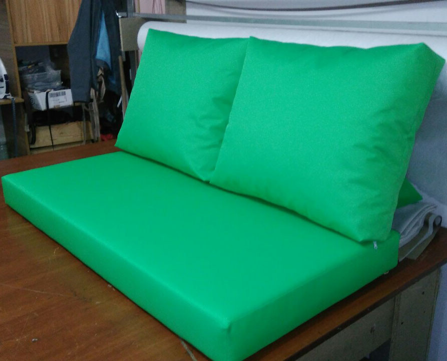 Как с помощью подушек превратить кровать в диван-кушетку