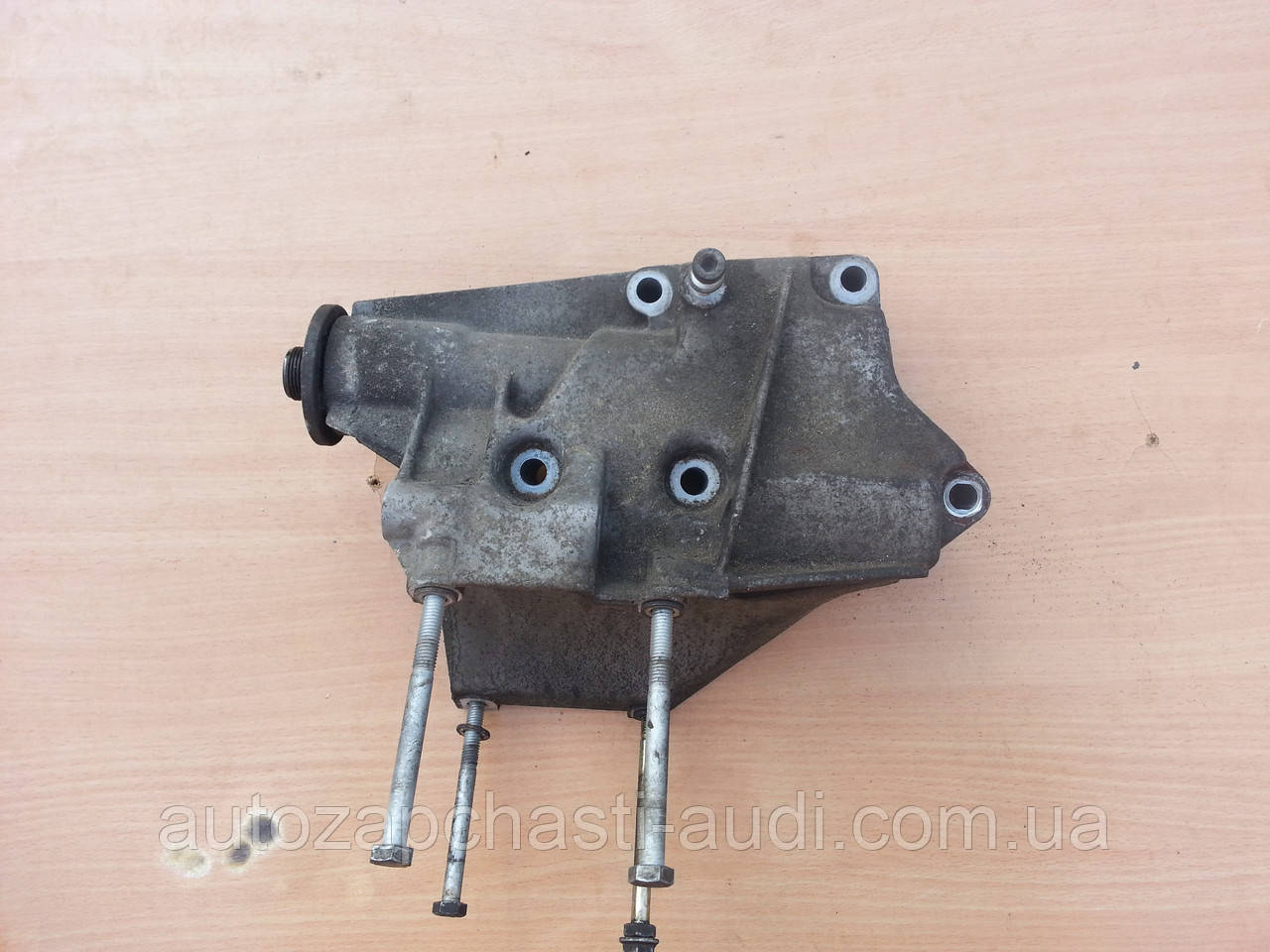 Кронштейн компресора кондиціонера Audi 100 A6 C4 91-97г, фото 1
