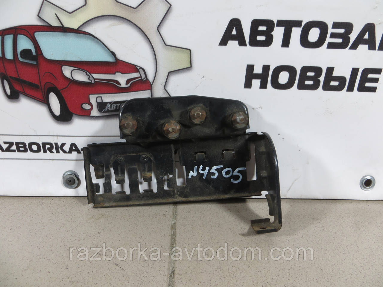 Кронштейн кріплення клапанів вакуумної системи/клапанів EGR Opel Zafira A (1999-2005) 2.0DTI 16V OE: 9129172