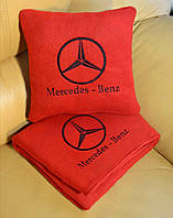 Подушка і плед в автомобіль з вишивкою логотипа "Mercedes-Benz" белый флис, чёрная вышивка