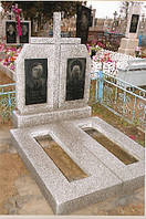 Подвійний пам пам'ятник з крихти, портрети на базальтових плитках