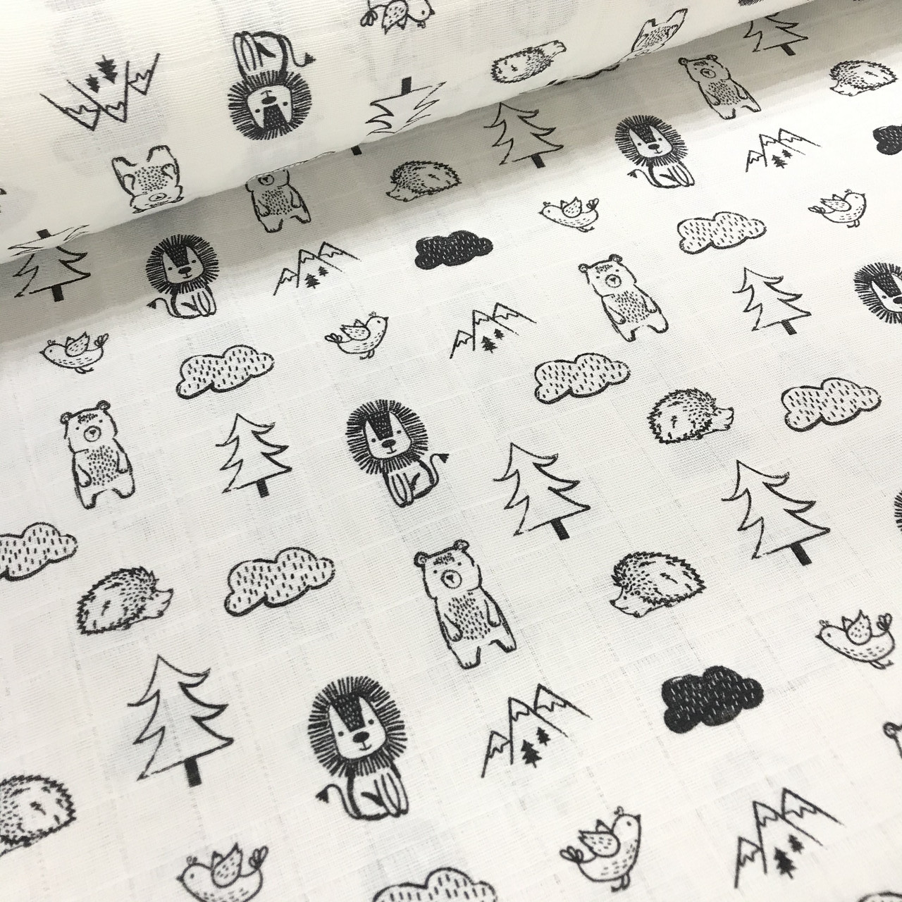 Тканина муслін Двошарова тварина з ялинками та тучками на білому (шир. 1,6 м) (MS-T-0034), фото 1