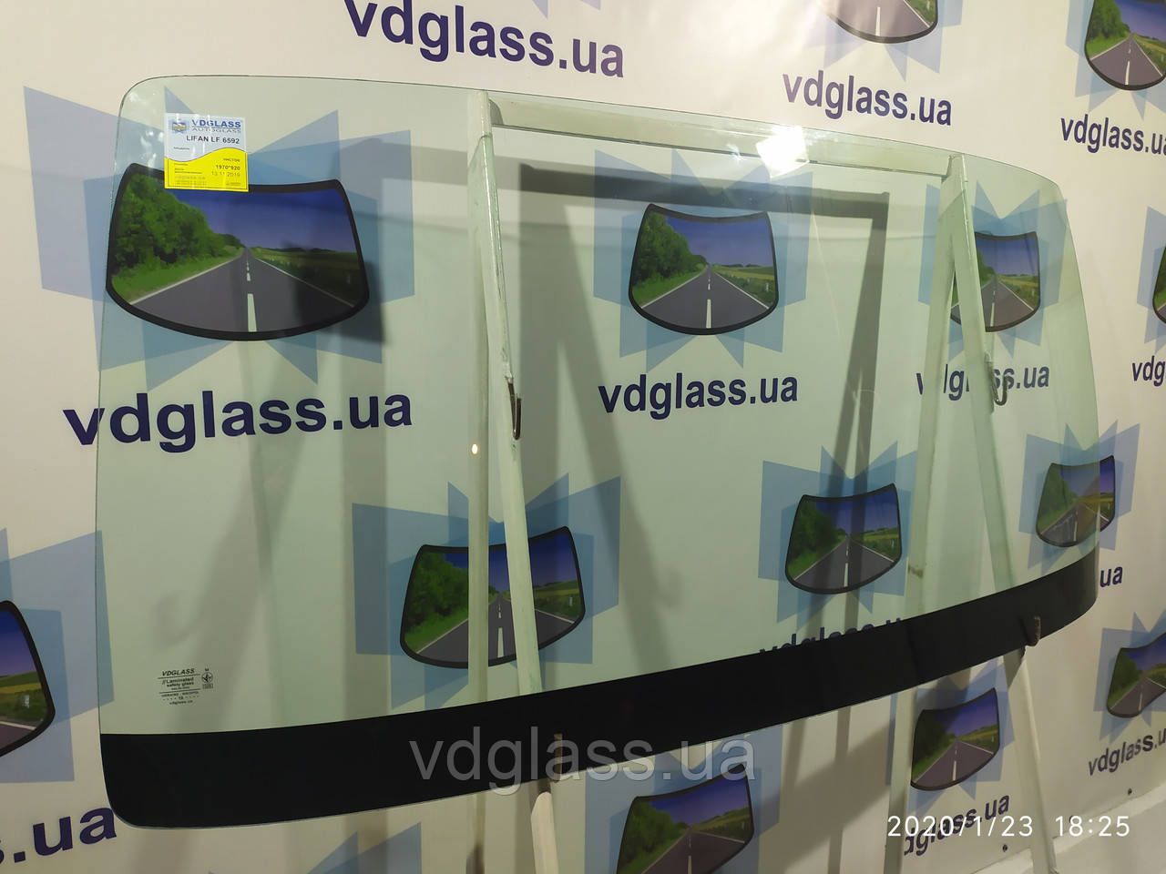 Lifan LF 6592 лобове скло, фото 1