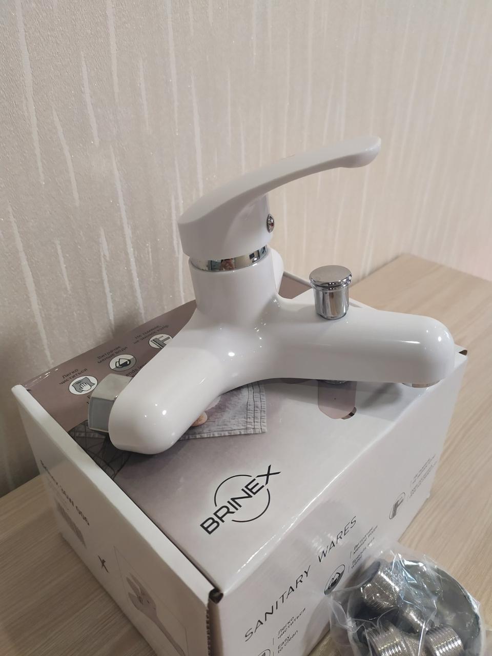 Змішувач пластиковий для ванни та душу SW Brinex 36W 006 білий