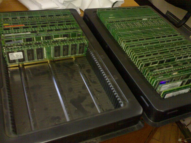 Модуль памяти DDR1 1Gb, 266Mhz/333Mhz/400Mhz, для ПК - фото 2 - id-p6896593