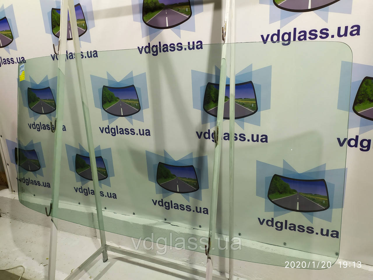ЗІЛ Бичек ХАЗ 3230 лобове скло в гумовий ущільнювач від українського виробника автостекла, фото 1
