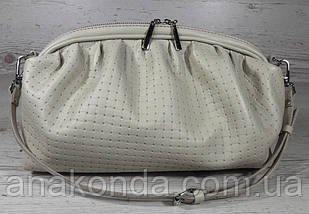 623 Натуральна шкіра, Об'ємна сумка клатч pouch. Сумка жіноча бежева молочна — шкіряна сумка пельмінь екрю, фото 3