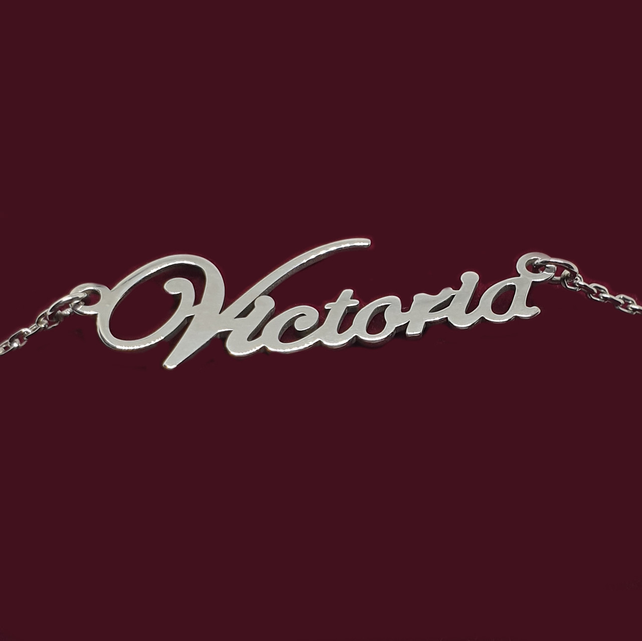 Срібне кольє з ім'ям Victoria