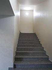 Сходові марші та коридори з ефектом велюру. ТМ Greendeco. Багатоповерховий будинок, м. Кишинів.