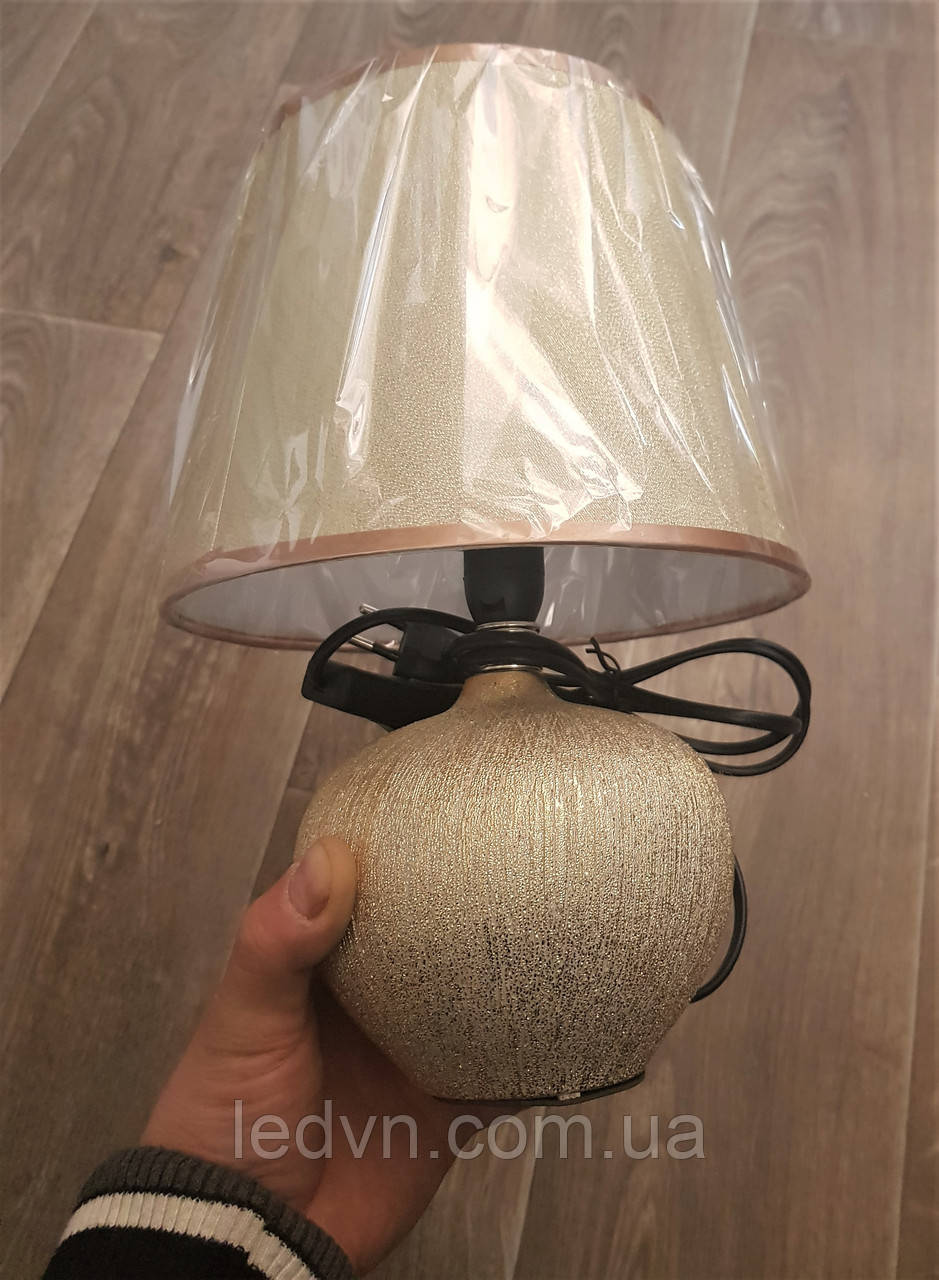 Настольная лампа с абажуром бежевый - фото 1 - id-p1158715961