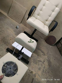 Удобное кресло для педикюра