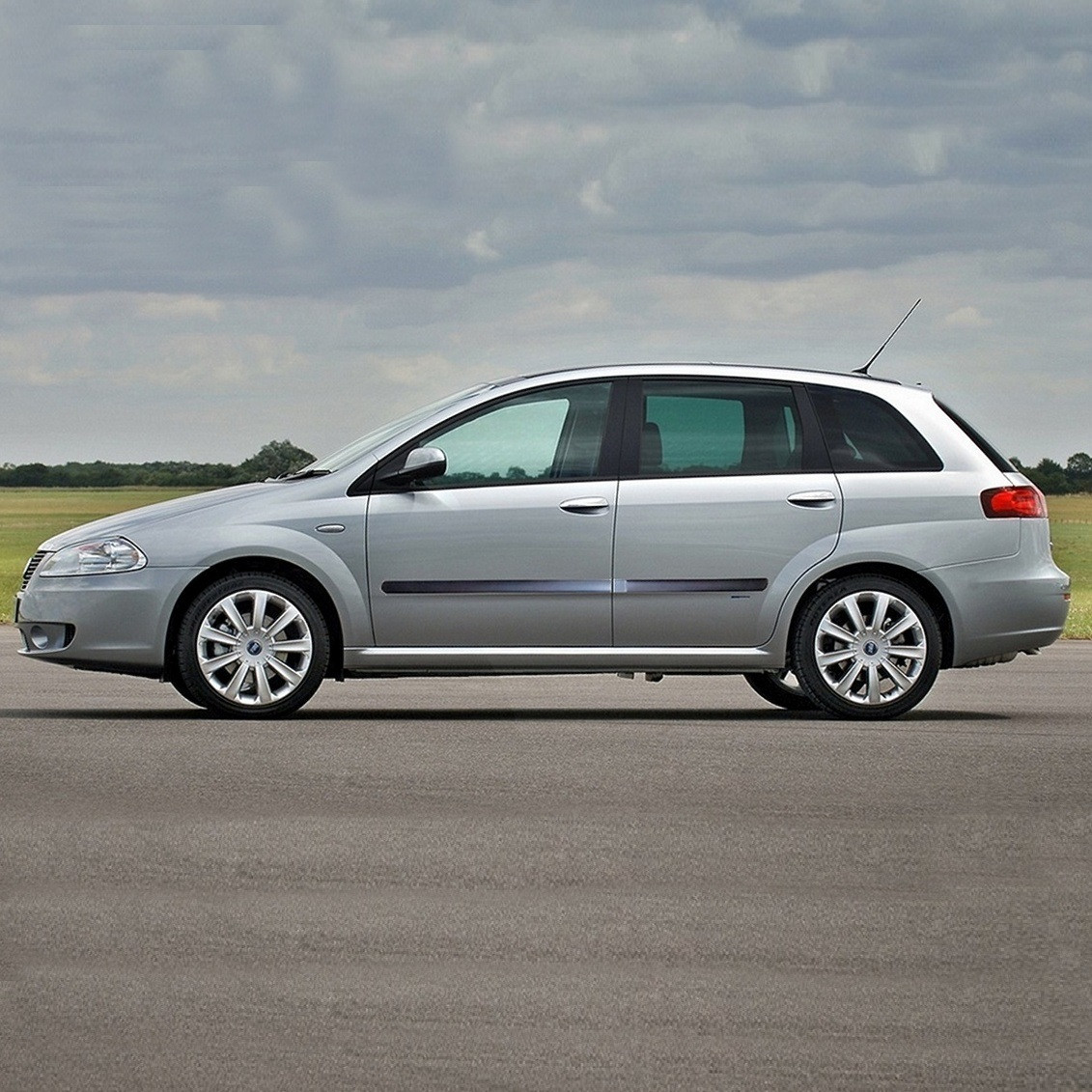 Молдинги на двері для Fiat Croma 2005-2007 / Lift. 2007-2012, фото 1