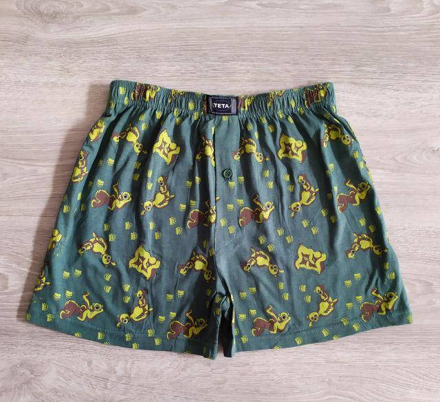 Ит стилін жасауда түкті кискасы бар жетілген әйел.