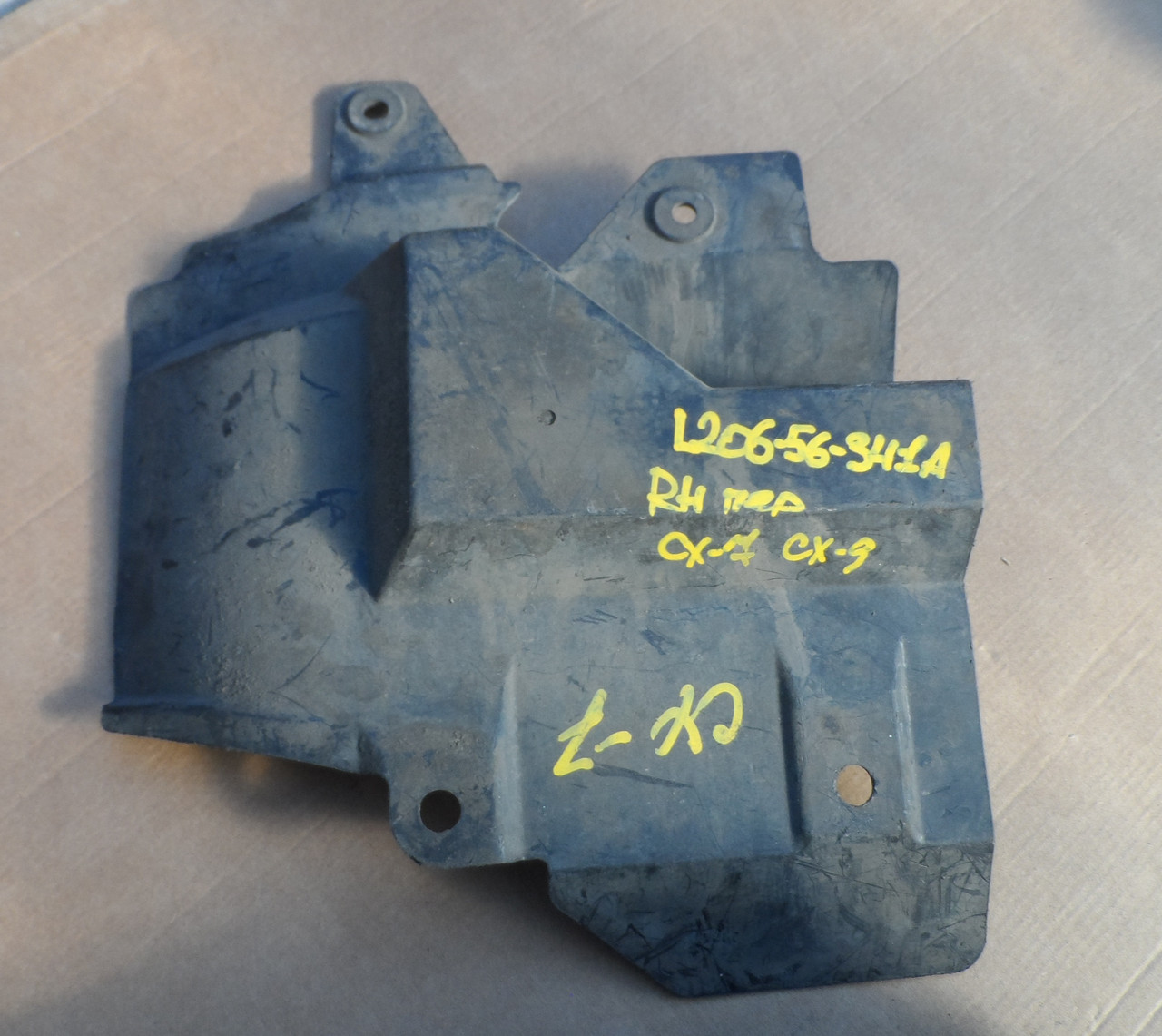 Пильовик двигуна вертикальний правий Mazda CX-7 CX-9 2006-2012 L20656341A, фото 1