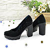 Жіночі чорні замшеві туфлі на високому каблуці, декоровані стразами, фото 8
