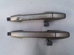 Ручка дверей зовнішня права передня Honda Civic 4D FD 2006-2011 BORREGO BEIGE METALLIC 72140SNAA11YB