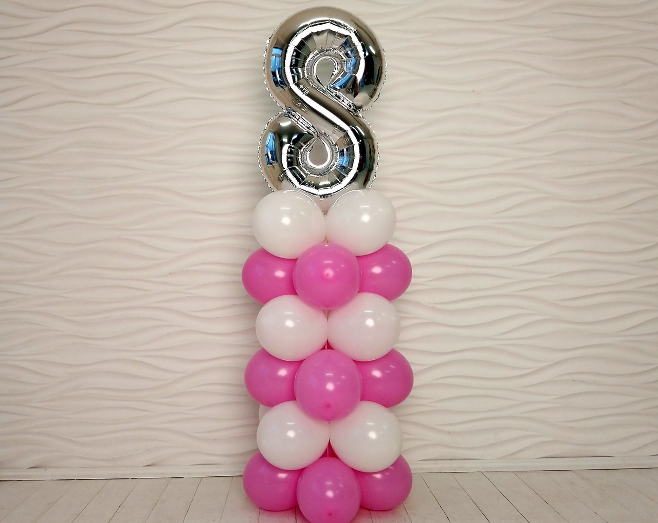 Композиція з повітряних кульок "Стійка з цифрою "8" Насос у комплекті