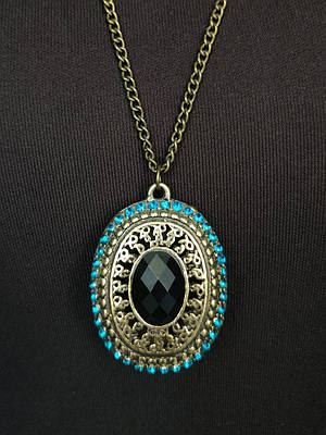 Вінтажний медальйон жіночий на ланцюжку з чорним каменем