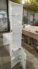 Угловой шкаф витрина для салона V349