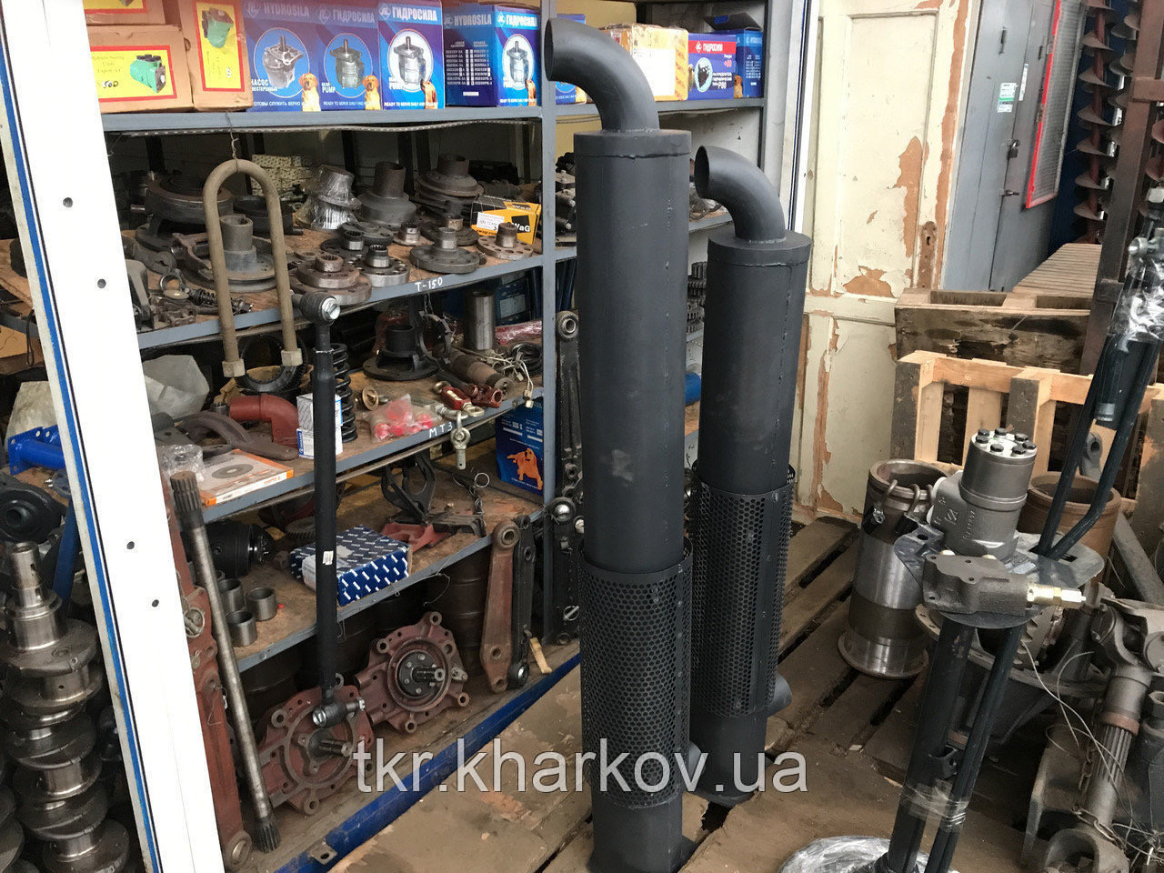 Глушник Т-150 163.10.017 вертикальний з захисним екраном