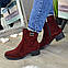 Жіночі замшеві туфлі на стійкому каблуці, декоровані фурнітурою. Колір бордо, фото 3