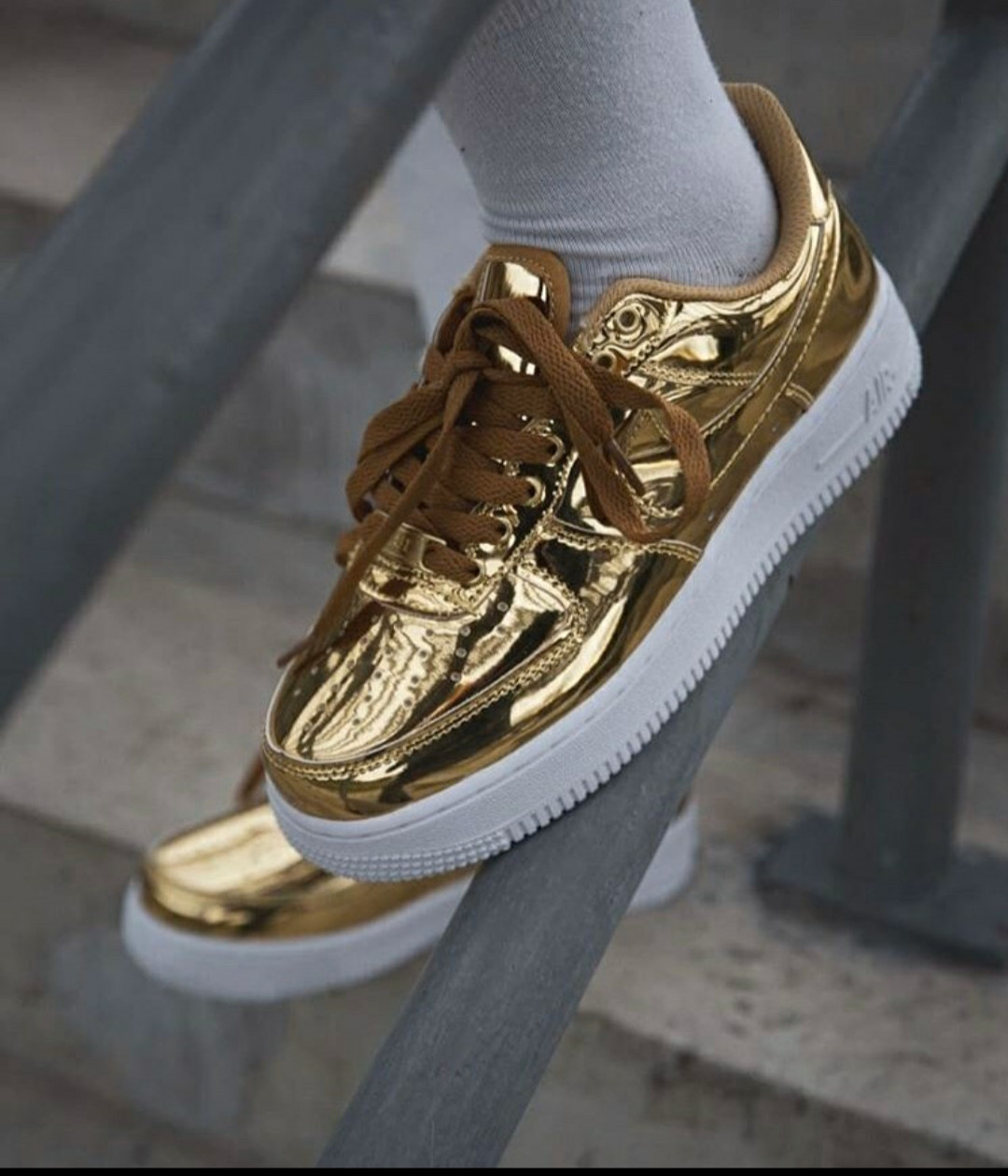 Nike air force 1 gold metallic sales
