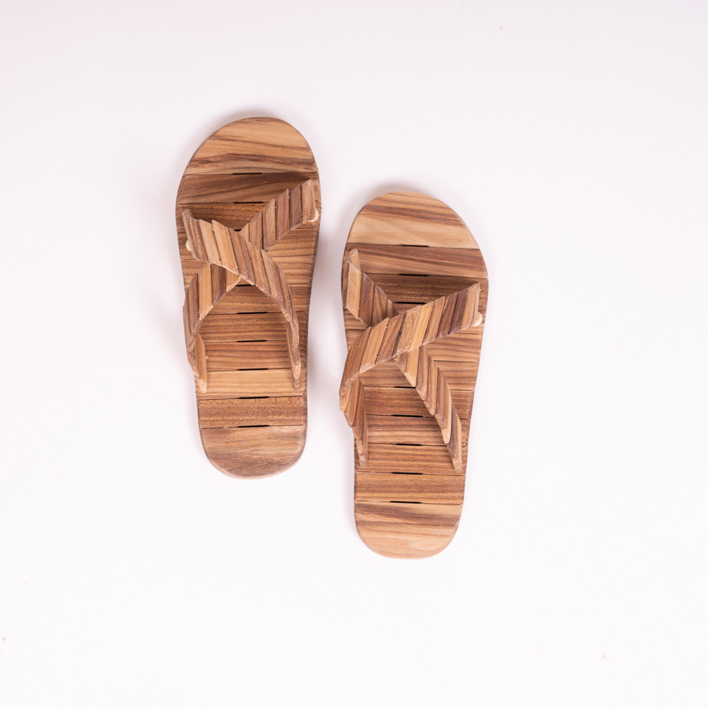 Деревянные тапочки для бани и сауны Яро из редкой породы берест - фото 1 - id-p1162345697
