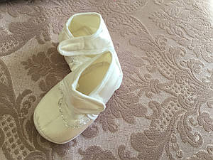 Взуття для новонародженого. Пінетки для хрестин