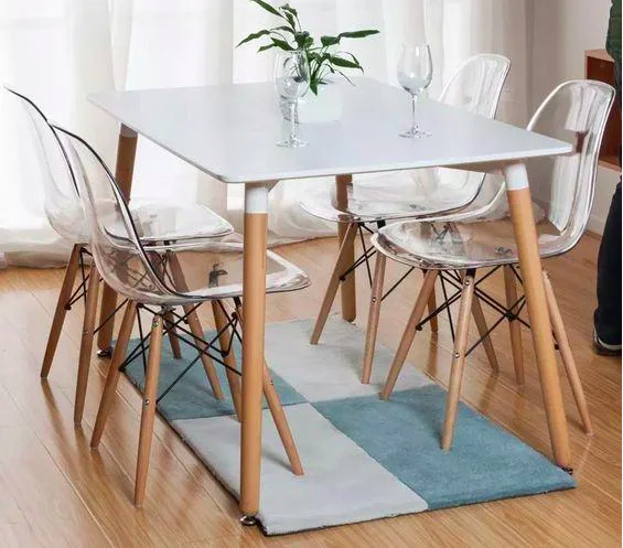 Прозрачный стул Tower SDM acryl на деревянных ножках_фото в интерьере