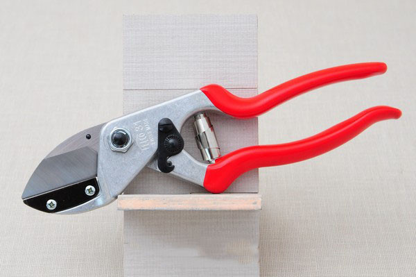 Садовий секатор FELCO 31 - Фелко 31 з коваделцем
