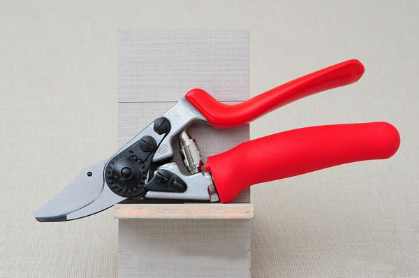 Садовий секатор FELCO 12 - Фелко 12 обвідний ергономічний