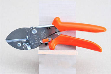 Секатор Lowe 2.107 з коваделцем - Льове 2.107