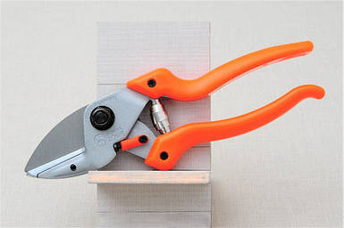 Секатор Lowe 6.104 з прямим коваделцем - Льове 6.104