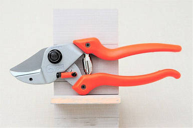 Секатор Lowe 7.104 з коваделцем - Льове 7.104