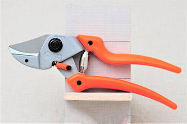 Секатор Lowe 7.107 з коваделцем - Льове 7.107