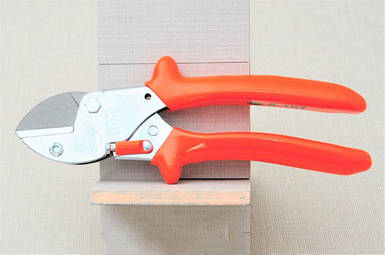 Секатор Lowe 5.107 маленький з коваделцем - Льове 5.107