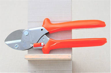 Секатор Lowe 5.104 маленький з коваделцем - Льове 5.104