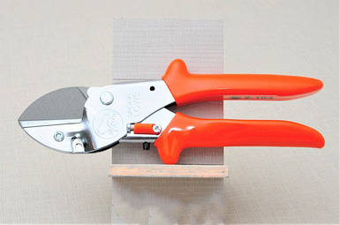 Секатор Lowe 2.104 з коваделцем - Льове 2.104