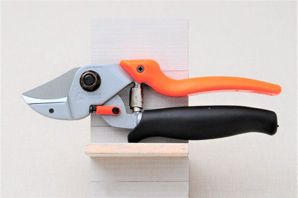 Секатор Lowe 7.109 з коваделцем - Льове 7.109