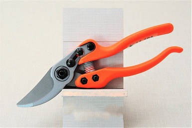 Секатор Lowe 11.104 площинний полегшений - Льове 11.104