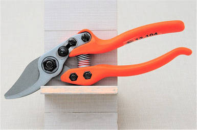 Секатор Lowe 12.104 маленький обхідний - Льове 12.104