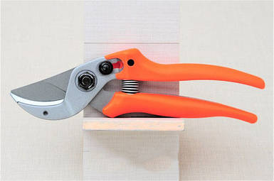 Секатор Lowe 15.104 побутовий з коваделцем - Льове 15.104