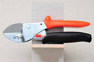 Секатор Lowe 1.109 з коваделцем з поворотним руків'ям - Льове 1.109