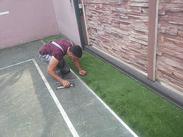 укладка искусственной травы