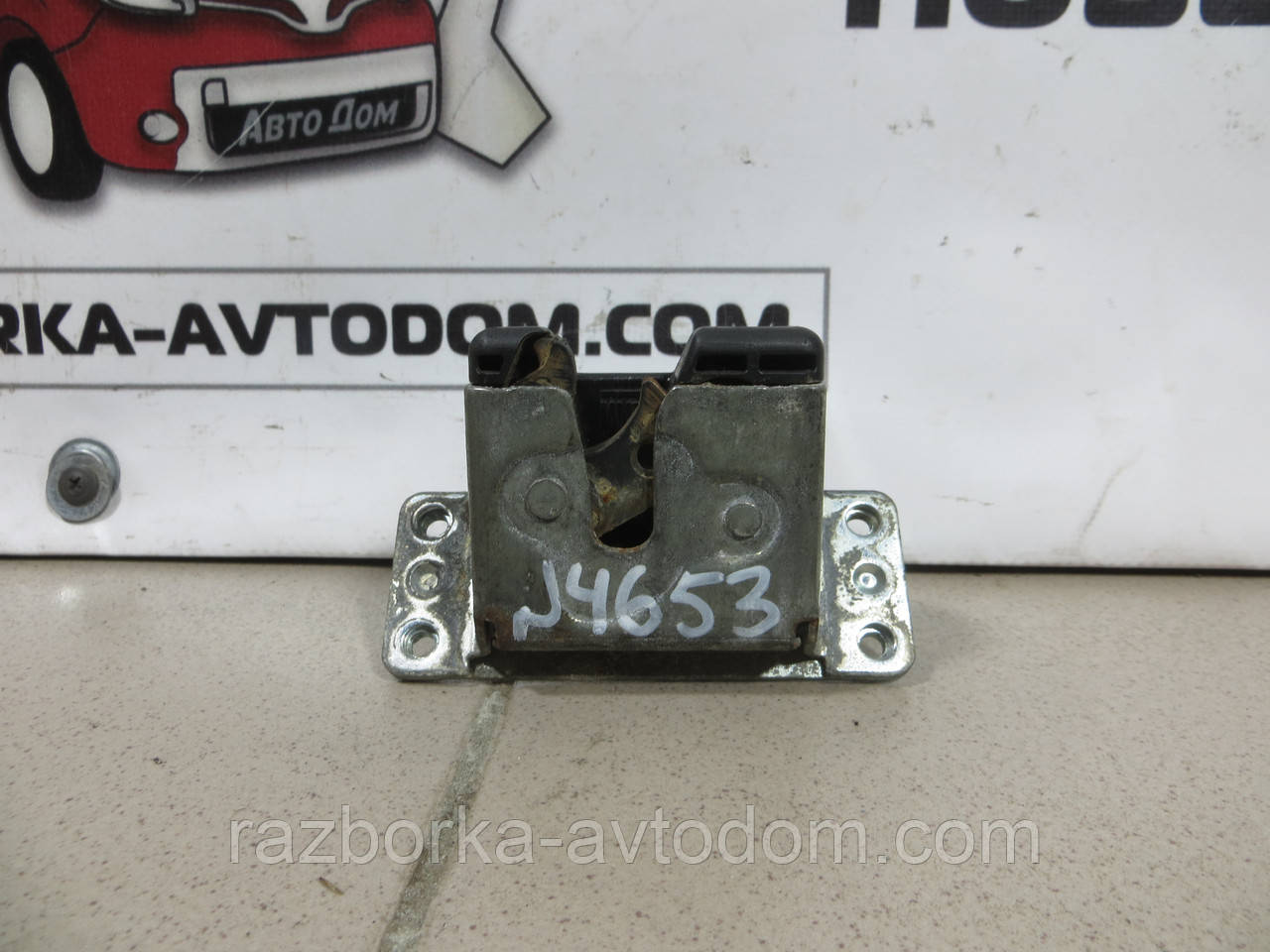 Замок кришки багажника нижній Opel Zafira A, Astra G, Meriva A, Vectra B, Combo OE: 90563999