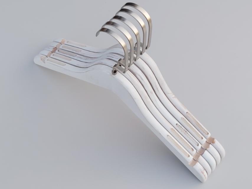 Плічка довжиною 38 см. Алюмінієвий гачок. Дерев'яні білого кольору під старовину, в упаковці 5 штук