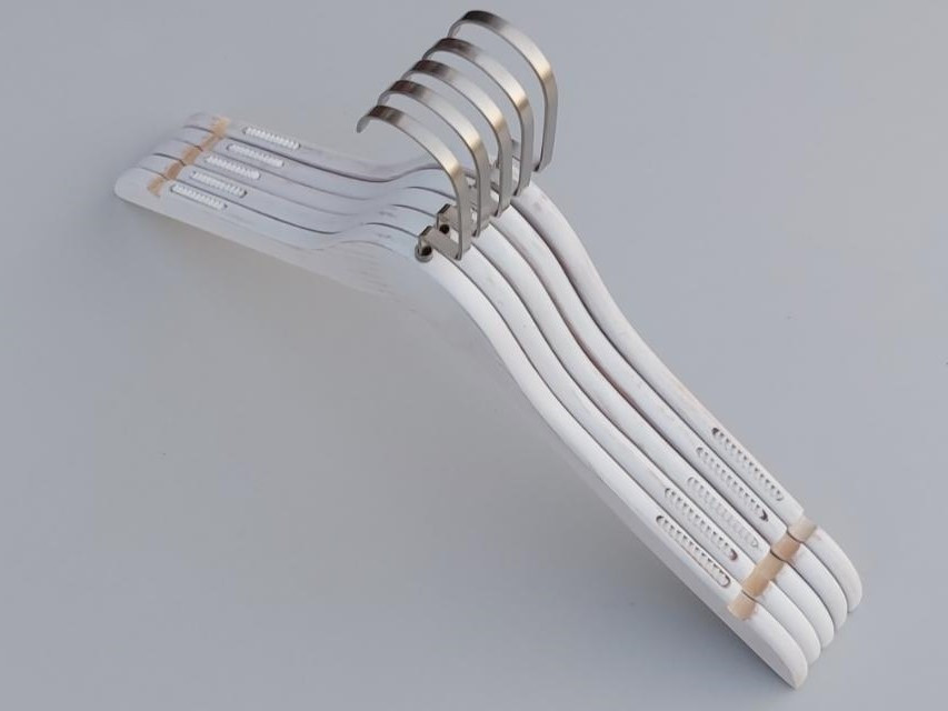 Плічка довжиною 44 см. Алюмінієвий гачок. Дерев'яні білого кольору під старовину, в упаковці 5 штук