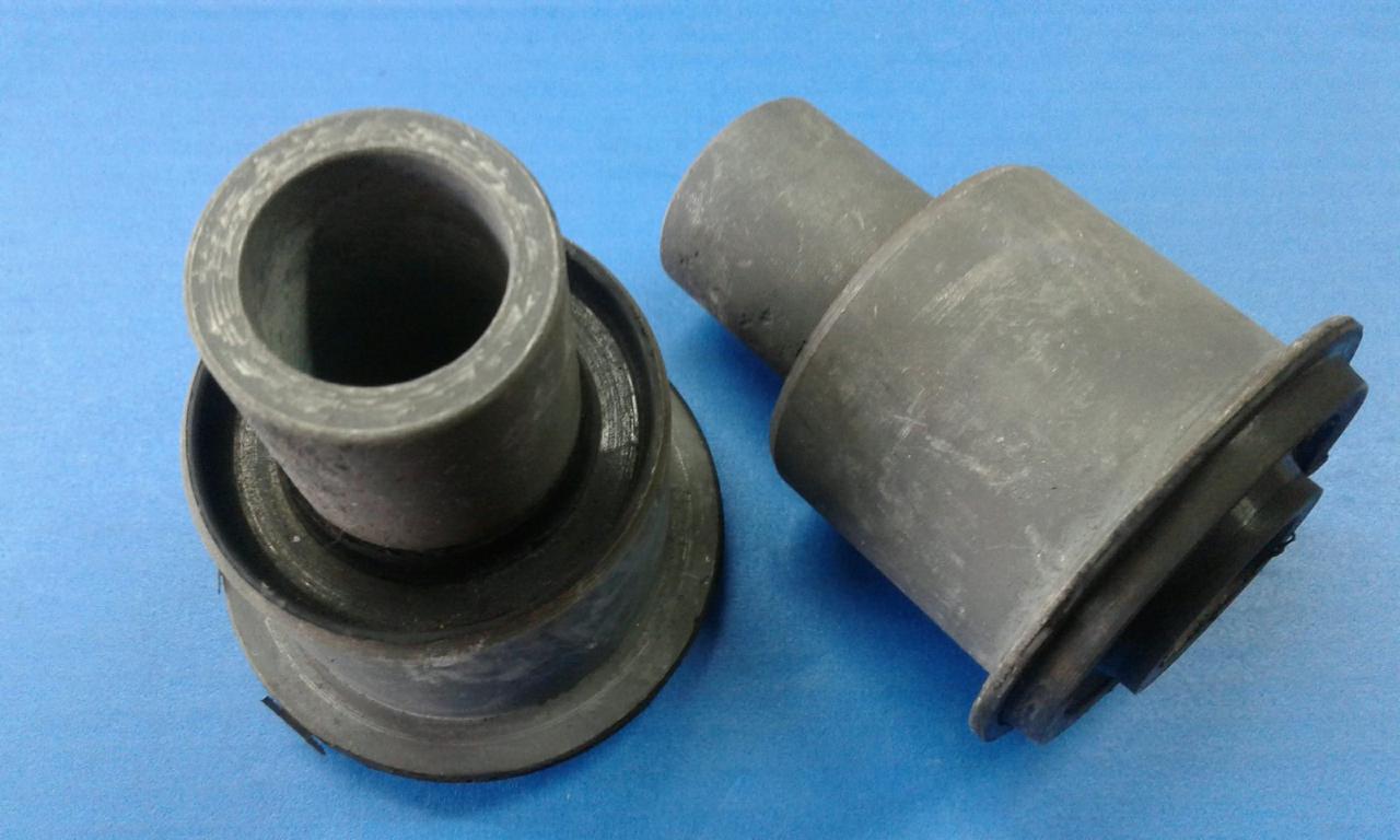Сайлентблок передньої балки великий Chery Eastar B11 B11-2810070